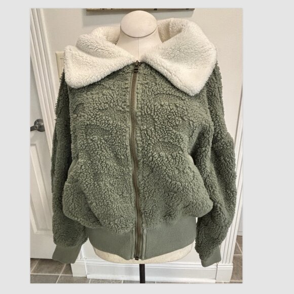 FREE PEOPLE GREEN Crystal Kelp Cozy Up Faux Fur Cardi FLEECE JACKET SIZE LARGE - Picture 3 of 15